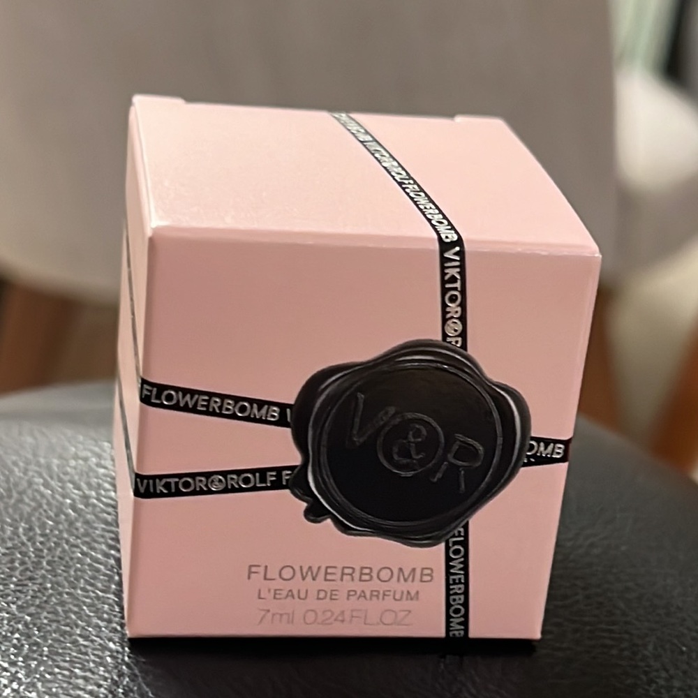 Flowerbomb Viktor & Rolf EAU DE PARFUM PERFUME SPLASH BOTTLE 0.24 fl oz NEW BOX